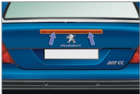 PEUGEOT 207 CC Phase 3 (2012-2015) - Changement du troisième feu de stop (diodes) - 1