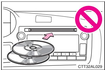 TOYOTA Matrix (2012) - Precautions avec le lecteur de CD - 1
