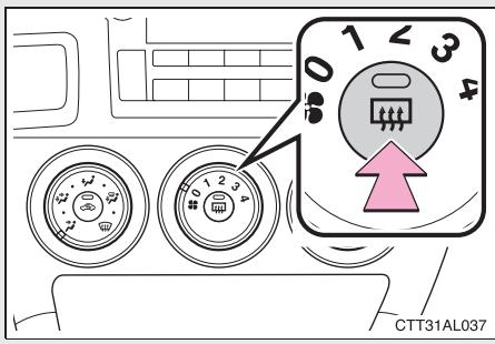 TOYOTA Matrix (2012) - 3-1. Utilisation du système de climatisation et du désembUAGE   Désembuage de lunette arrière et de rétroviseurs extérieurs - 1