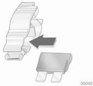 Vauxhall Ampera (2011-2015) - Fuse extractor - 2