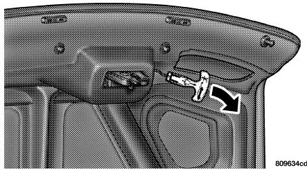 Chrysler 300 (2004-2010) - Dispositif d'ouverture d'urgence du coffre - 1