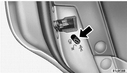 Chrysler 300 (2004-2010) - Pour désactiver le verrouillage sécurité-enfants - 1