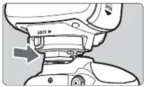 CANON Speedlite 320 EX - Fixation et retrait du flash - 1