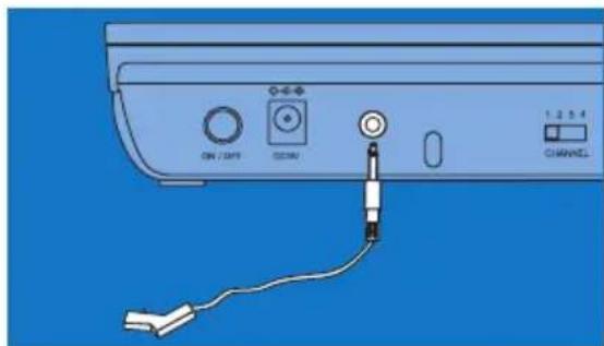 PHILIPS SLV3105 - Installer le cordon d'extension de la télécommande - 2