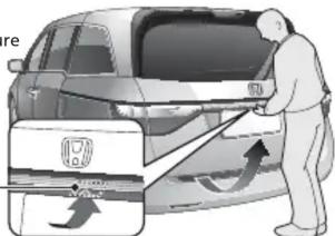 Honda Odyssey (2013) - Portière coulissante électrique\* P.127 - 2