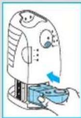BRAUN 070498 - Charging and cleaning the shaver - 4