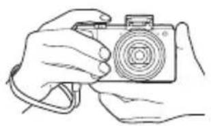 CASIO Exilim EXZR800 - 正确握持相机 - 1