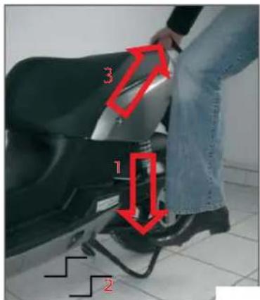 Govecs Go!S 1.2 - Setzen Sie sich niemals auf den Roller, wenn er auf dem Ständer stehen, sonst können Sie das Fahrzeug beschädigen! - 1