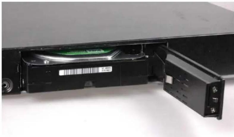 EMTEC Movie Cube D850H - Insertion du disque dur - 2