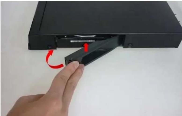 EMTEC Movie Cube D850H - Insertion du disque dur - 3