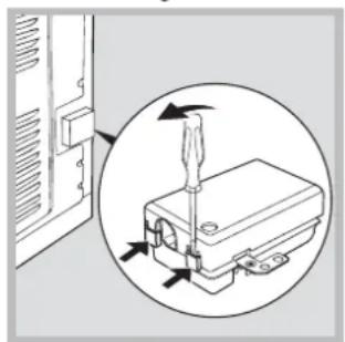 INDESIT KN6C61A(X)NL - Montage des Netzkabels - 1