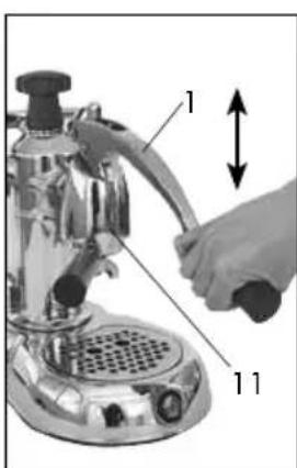 LA PAVONI Europiccola Lusso EL - Beachtung. Filter 1 Tasse (16a) ist für Pods benutzbar. Das Pods in das Filter einlagen. Acht geben an das Filter Papier es muss drinnen in den Siebträger sein Foto G1. - 8