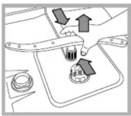 HOTPOINT-ARISTON PFK 7M4B - Pulire gli irroratori - 2