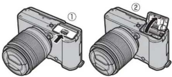 FUJIFILM XM1 - Ouvrez le couvercle du compartiment de la batterie. - 1