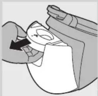PHILIPS PerfectCare GC9245 - Filling the detachable water tank - 1