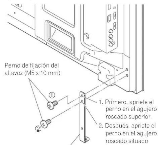 PIONEER PDPS63 - Coloque los soportes del altovoz en la parte posterior del televisor de pantalla plana. - 1