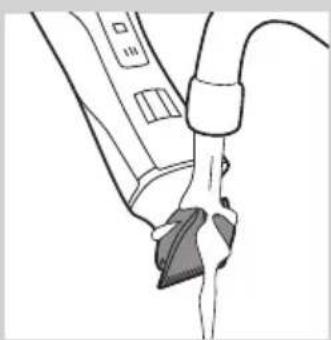 PHILIPS Norelco StyleShaver QS6161 - Cleaning the trimming head connector - 2
