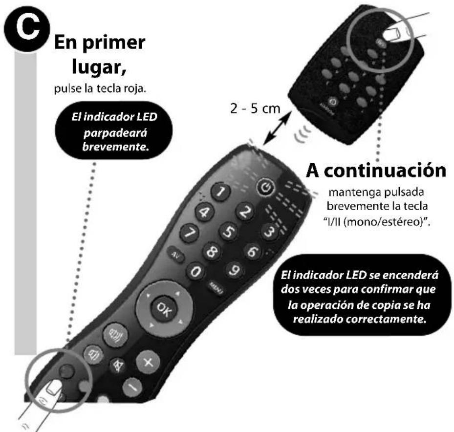 En primer lugar, pulse la tecla roja. El indicador LED parpadeará brevemente. 2 - 5 cm A continuación mantenga pulsada brevemente la tecla "I/II (mono/estéreo)". El indicador LED se encenderá dos veces para confirmar que la operación de copia se ha realizado correctamente.