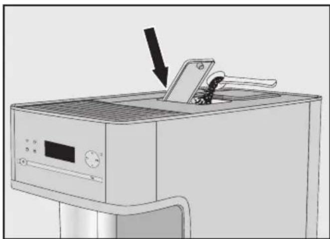 MIELE CM 6100 - Remplissage du réservoir à café moulu - 1