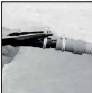 HOOVER DYH 9913 NA1X - Bittes das Kondenswasserablaufset wie Folgt Montieren: - 4