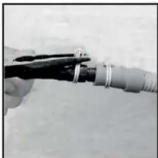 HOOVER DYH 9913 NA1X - Bevestig de kit als volgt: - 3