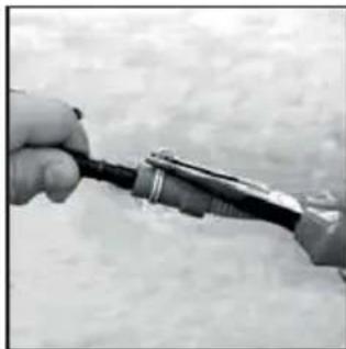 HOOVER DYH 9913 NA1X - Bevestig de kit als volgt: - 2