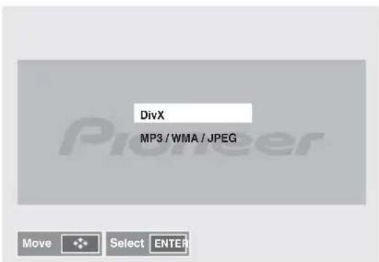 PIONEER XCM52BTW - Premere ↑/↓ per selezionare DivX o MP3/WMA/JPEG. - 1