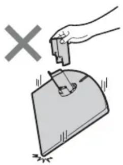 SONY Bravia KDL32EX715 - Rimozione del supporto datiavolo - 3