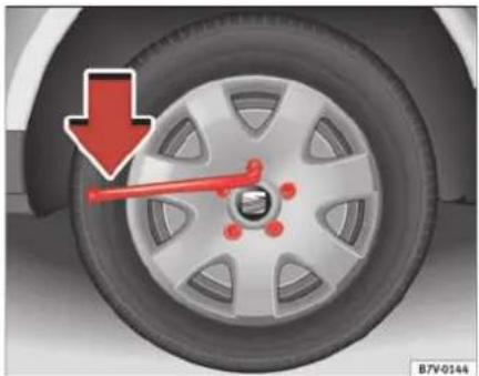 SEAT Alhambra (2007) - Desserrage des boulons de roue - 1
