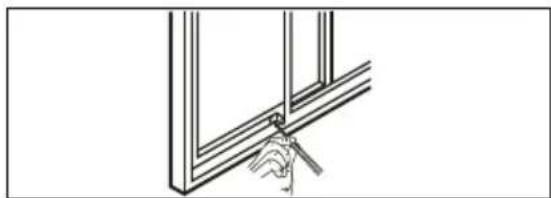 ELECTROLUX EXP12HN1WI - Installazione in una finestra a doppio saliscendi - 11