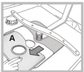 HOTPOINT LSP 720A X - Regule a altura do cesto superior. - 2