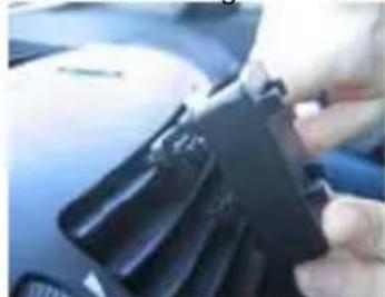 TELE System TS8500PND - Use of the PND in Auto Installation of the air mount vent support (NEW) - 4