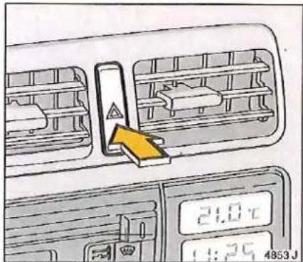 OPEL Calibra (1991) - Verrouillage des portes de l'intérieur : appuyer sur le bouton de sûreté - 15