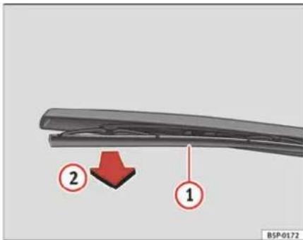 SEAT Altea XL (2008) - Remplacement du balai d'essuie-glace arrêté - 1