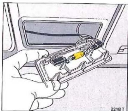 OPEL Tigra (1995) - Éclairage de la boîte à gants - 1