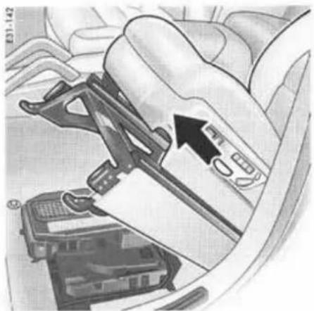 PORSCHE Cayenne S (2003) - Dépose de la batterie - 2