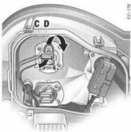 PORSCHE Cayenne S (2003) - Fermeture du couvercle du bloc optique - 1