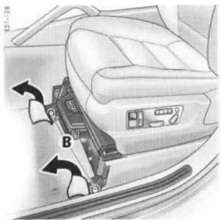 PORSCHE Cayenne S (2003) - Dépose de la batterie - 1