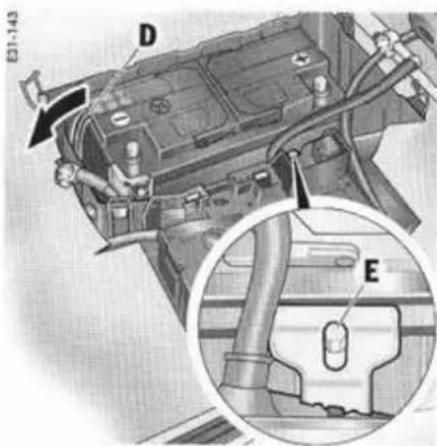 PORSCHE Cayenne S (2003) - Dépose de la batterie - 4