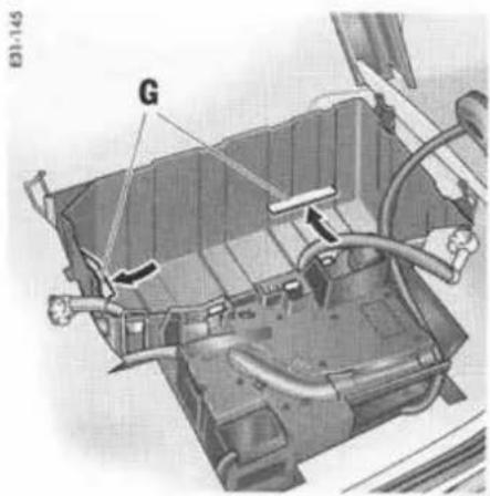 PORSCHE Cayenne S (2003) - Dépose de la batterie - 6