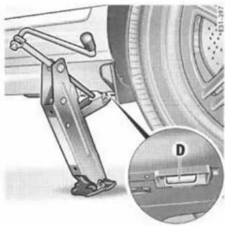 PORSCHE Cayenne S (2003) - Logement de cric de base - 3