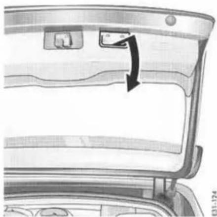 PORSCHE Cayenne S (2003) - Ouverture du hayon - 1