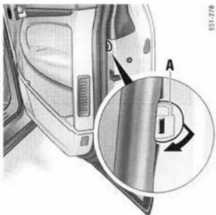PORSCHE Cayenne S (2003) - Déverrouillage de secours de la clé de contact - 1