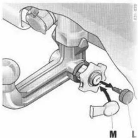 PORSCHE Cayenne S (2003) - Montage du crochet d'attelage sur le vehicule - 1