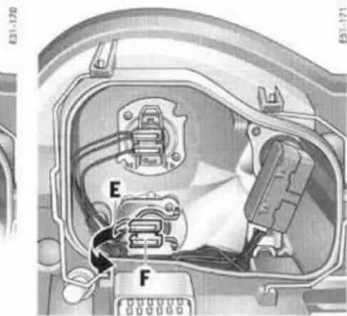 PORSCHE Cayenne S (2003) - Fermeture du couvercle du bloc optique - 2