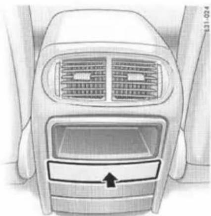 PORSCHE Cayenne S (2003) - Retrait de la partie amovible du portegobelet - 1