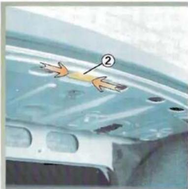 RENAULT Megane (1999) - ÉCLAIREURS DE COFFRE : remplacement de la lampe - 2