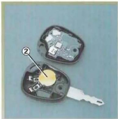 RENAULT Megane (1999) - Remplacement des piles - 1
