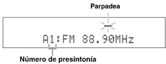 YAMAHA YAS81 - Pulse +/- para selecciónar un número de presintonia (de 1 a 8) cuando está parpadeando el indicator MEMORY. - 1