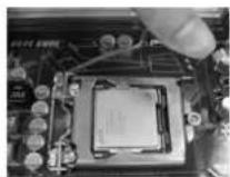 ASROCK P55M Pro - Paso 1. Abra el socket: - 10